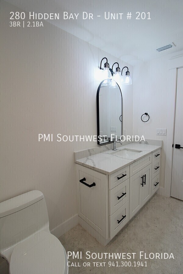 Building Photo - 280 Hidden Bay Dr