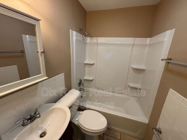 Building Photo - 2404 Mundale Ave