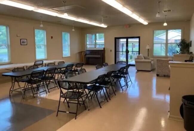 Building Photo - 705 NE 7th St