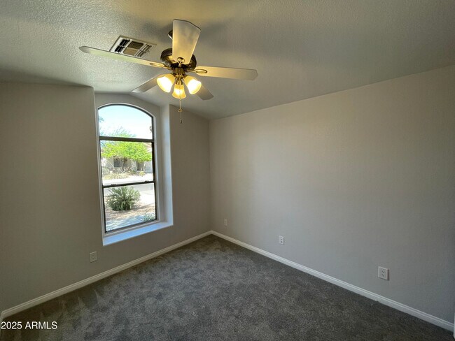 Building Photo - 841 E Lovegrass Dr