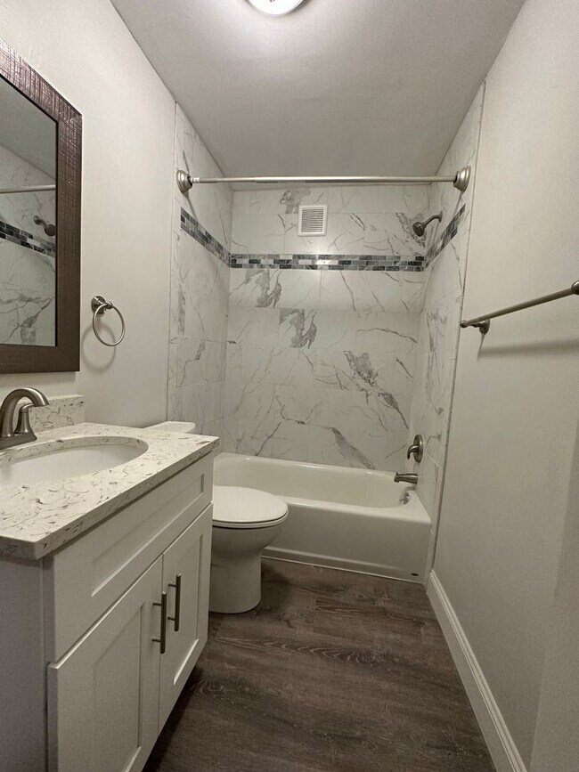 Building Photo - Outstanding 3BR Townhome with Lots of Outdoor Space! Give Us a Call for a Tour!