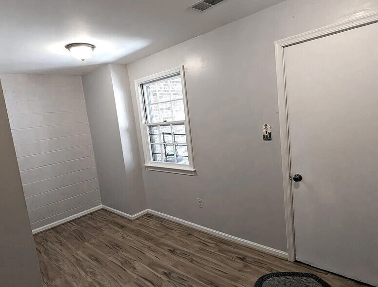 Building Photo - 1902 Curtis Ct SE