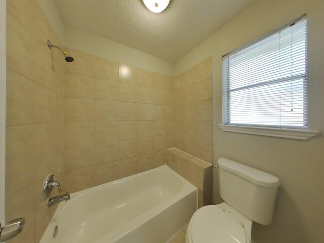 Building Photo - 3551 Windmoor Dr
