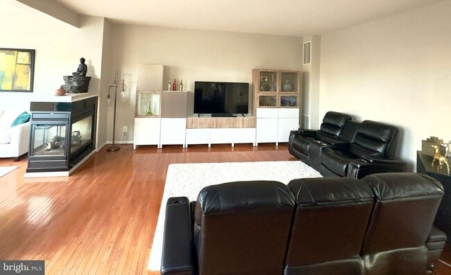 Building Photo - 43220 Becontree Terrace