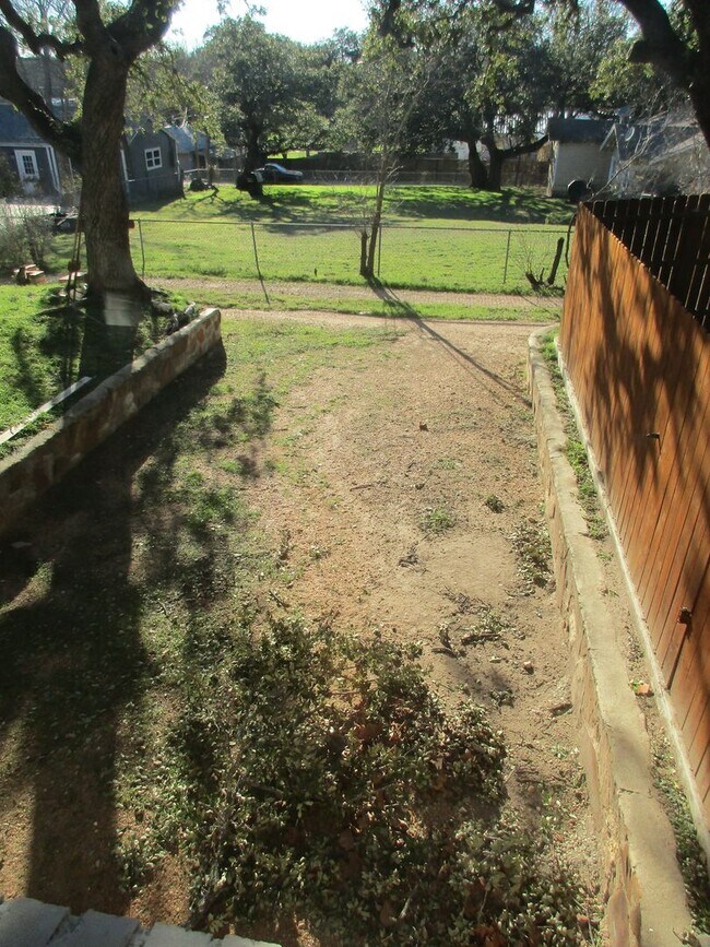 Building Photo - Beautiful 4/3 House for Rent in Lampasas, TX
