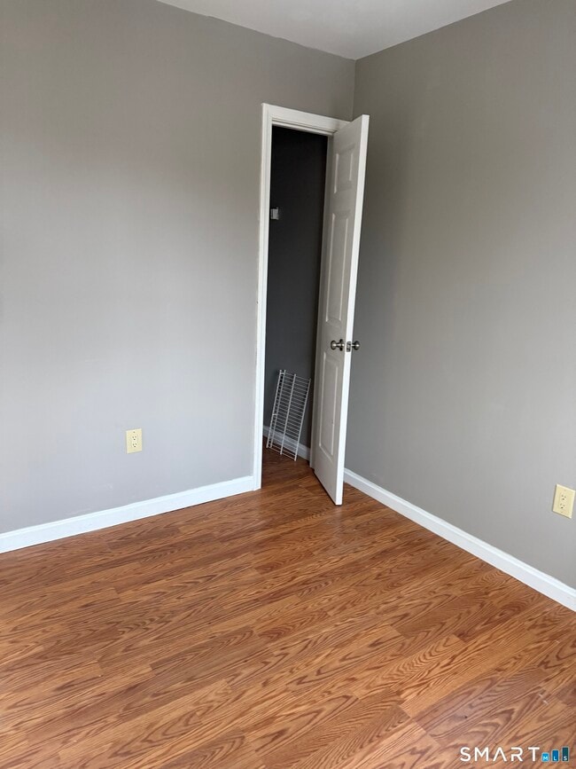 Building Photo - 138 Maple St