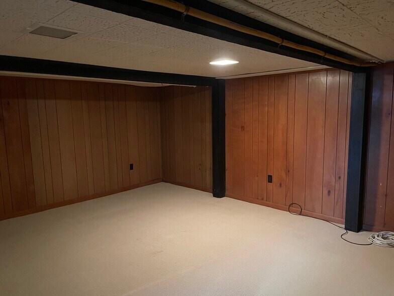 Basement den or office - 1405 Winchester St