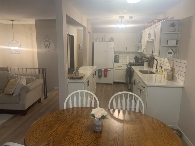 kitchen/dining - 10413 Decatur Ave S