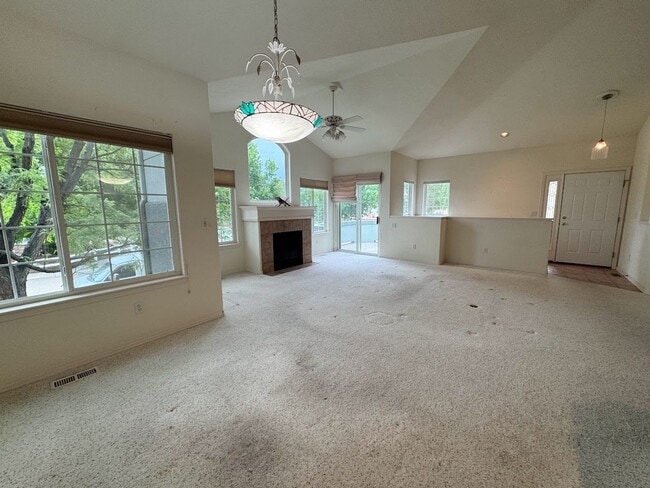 Building Photo - Spacious and Open 3BD/2BA House In Longmont!