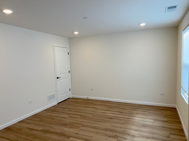 Building Photo - 6257 Sandbelt Dr