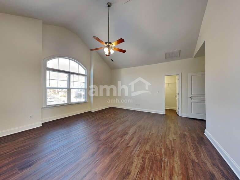 Building Photo - 8101 Willow Branch Dr