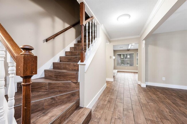 Building Photo - 10715 Elmdale Dr