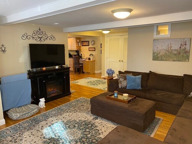 Building Photo - 84 Lake Rd