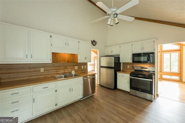 Building Photo - 4535 Kings Crossing Dr NE