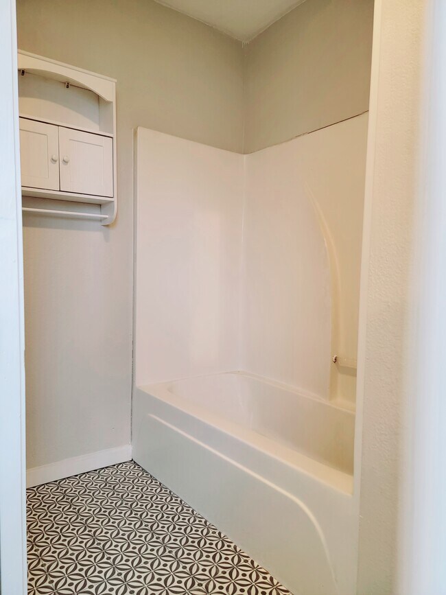Bathroom 1 - 813 28th St