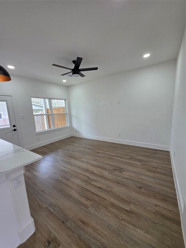 Building Photo - 1407 Odd Fellow St