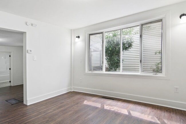 Building Photo - Bright and Cozy 2 Bedroom, 1 Bath Home in Middletown!