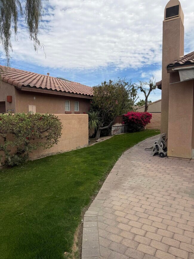 Building Photo - 47780 Sumac St