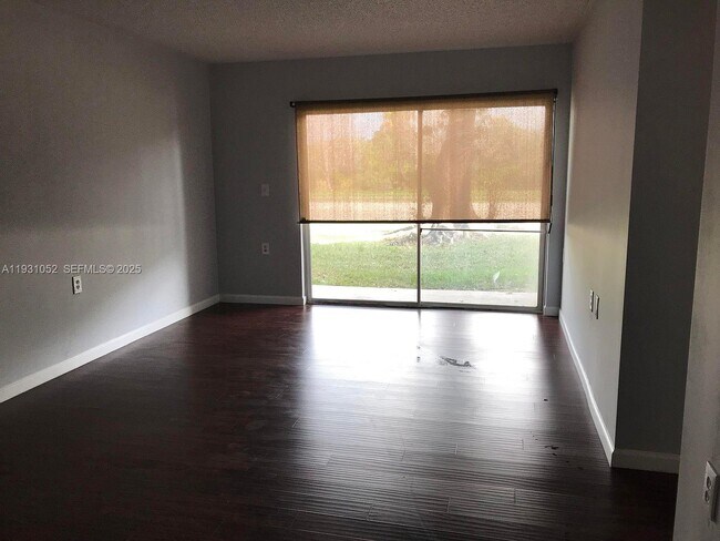 Building Photo - 1133 N Benoist Farms Rd