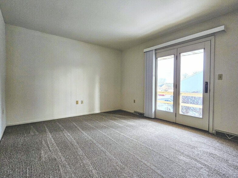 Building Photo - 11 Oriole Dr