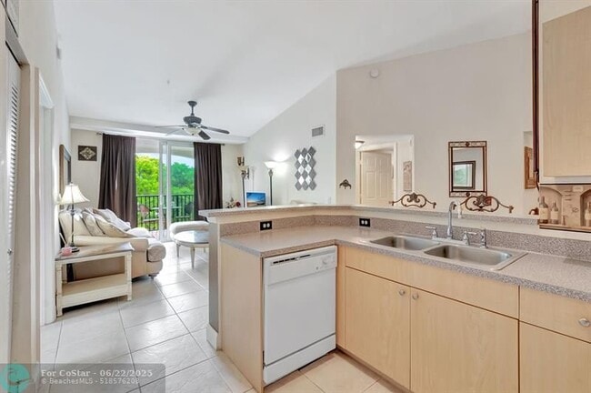 Building Photo - 923 Villa Cir