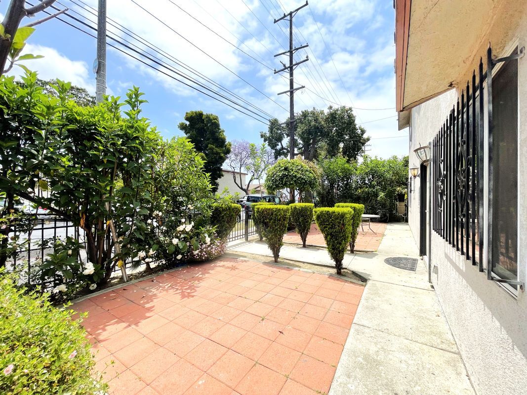 Building Photo - 1349 Walnut Ave