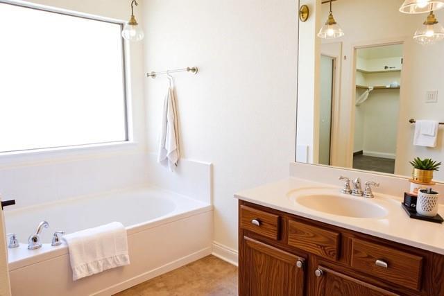 Building Photo - 3101 Spanish Oak Trail