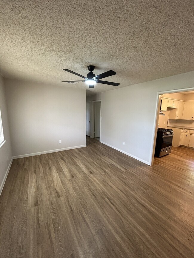 Building Photo - 101 S Dallas Ave