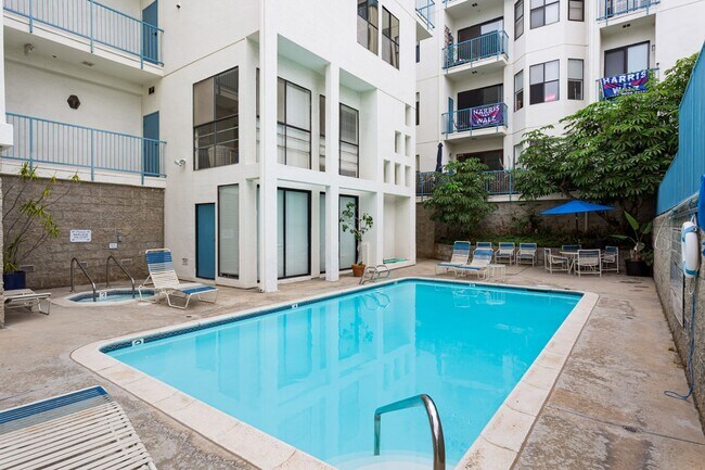 Building Photo - Heart of Bankers Hill at La Parc Chateau!