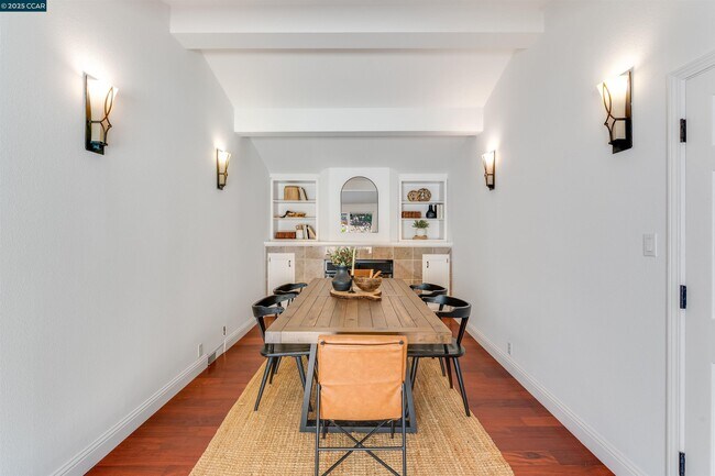 Building Photo - 2424 San Miguel Dr