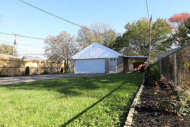 Building Photo - 552 S Terrace Ave