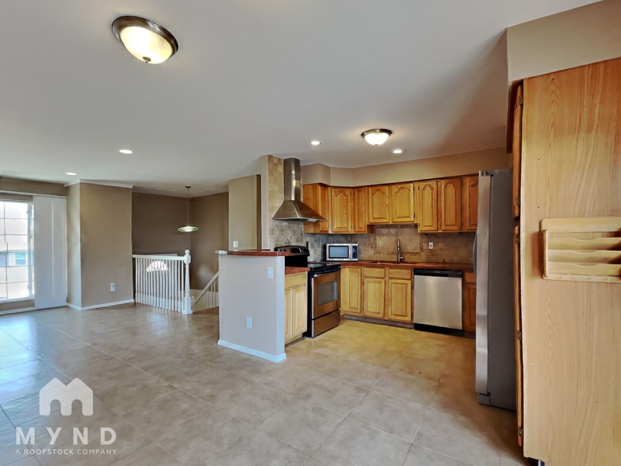Building Photo - 347 Leona Dr