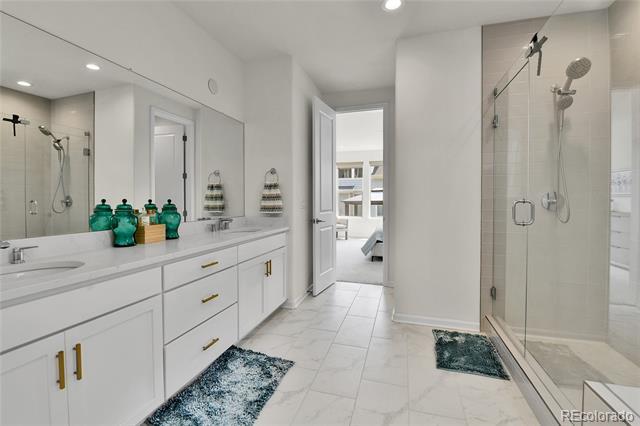 Building Photo - 6302 E 142nd Pl