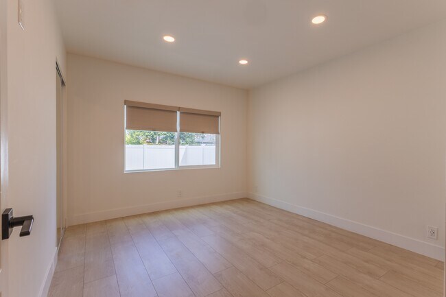 Building Photo - 17601 Hamlin St