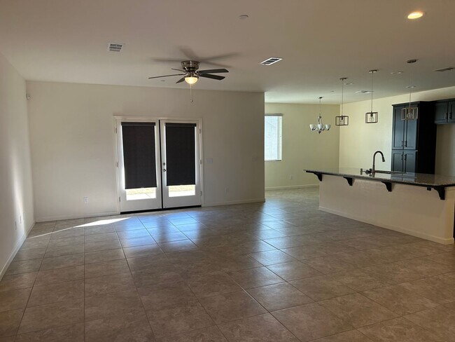 Building Photo - 3204 N Pratos Ct