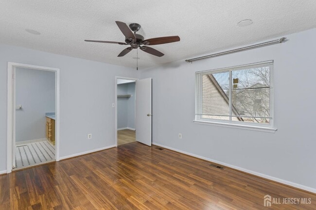 Building Photo - 113 Thoreau Dr