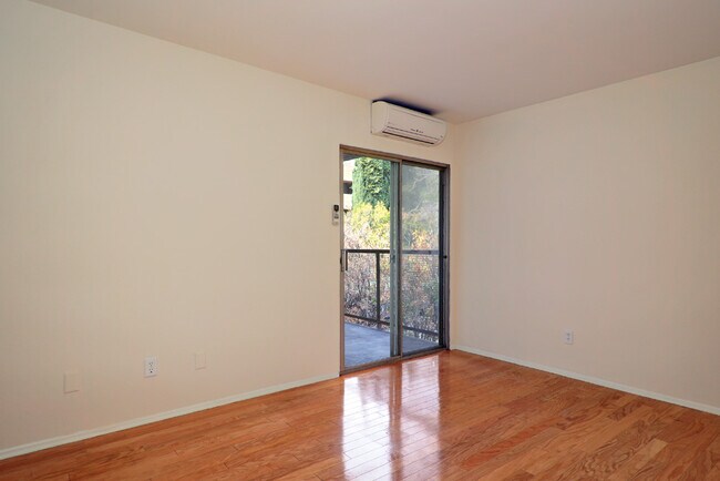 Building Photo - 9005 Cynthia St