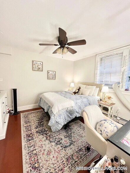 Building Photo - 717 Parker St