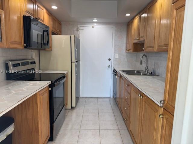 Building Photo - 5401 Collins Ave