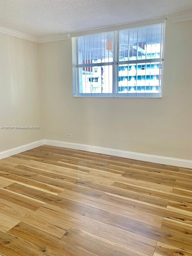 Building Photo - 2 bedroom in Sunny Isles Beach FL 33160