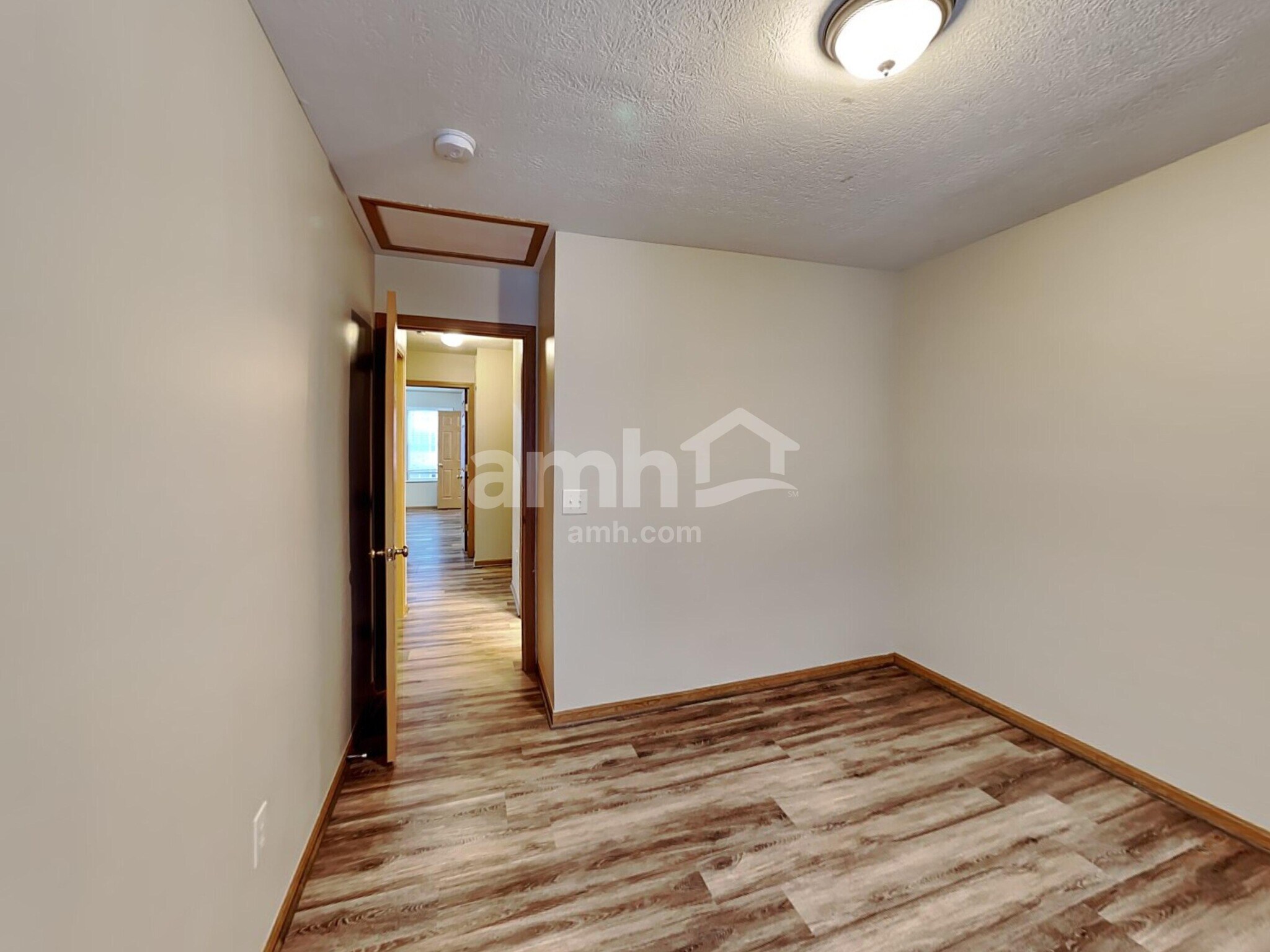 Building Photo - 353 W Hunters Dr