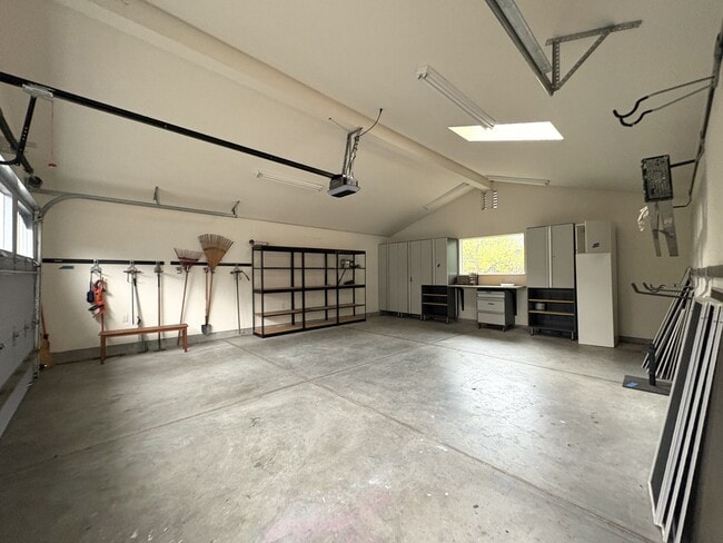 Building Photo - Beautifully Updated 3BD/2BA + Office Single-Family Home in Palo Alto