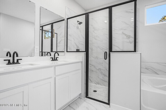 Building Photo - 95999 Surrey Pl