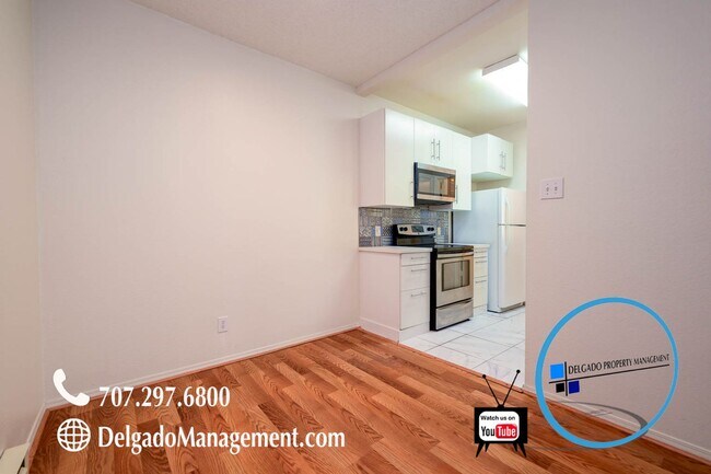 Building Photo - Glen Cove 2 bedroom condo