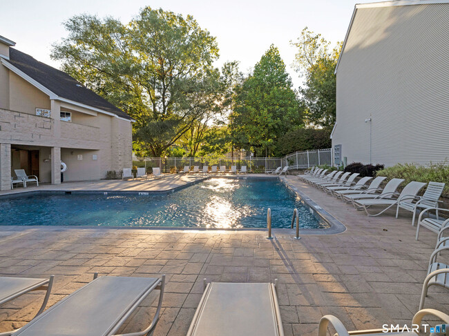 Building Photo - 303 Willow Springs