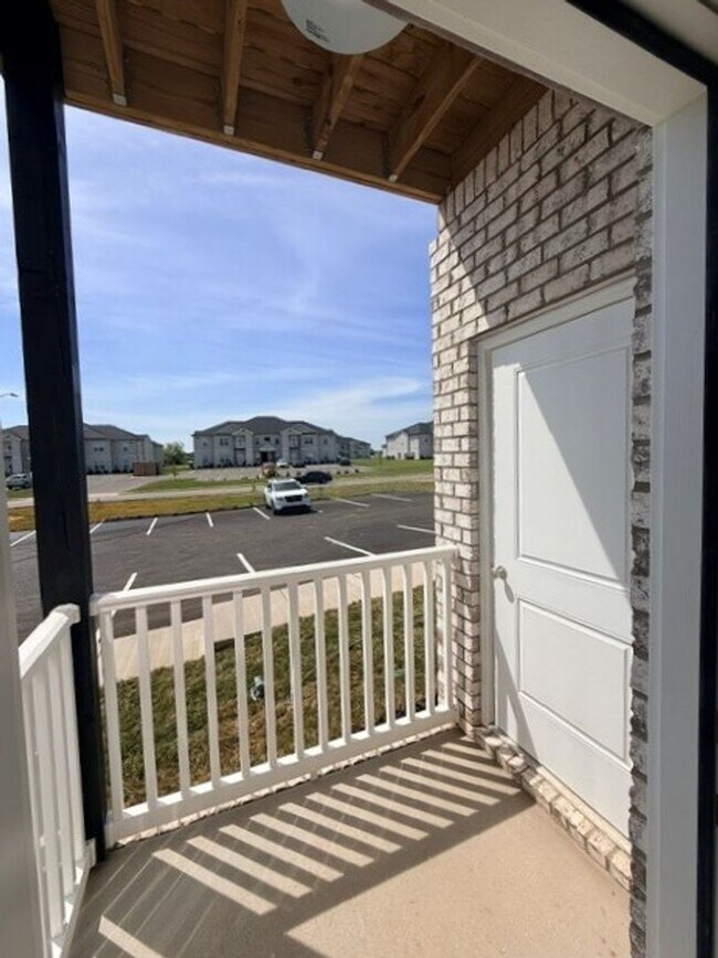 Building Photo - 308 Hillview Mls Blvd