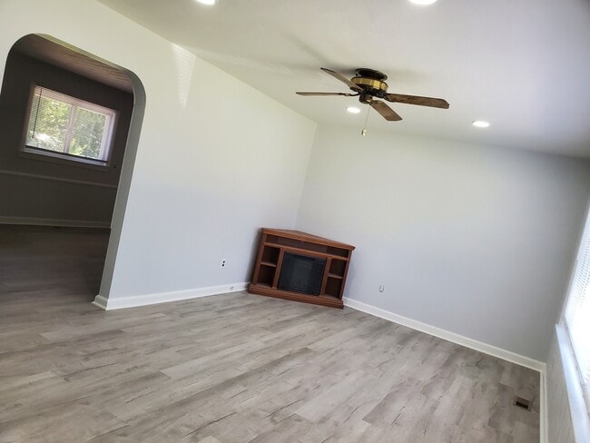 Building Photo - 50 Wheatland Dr