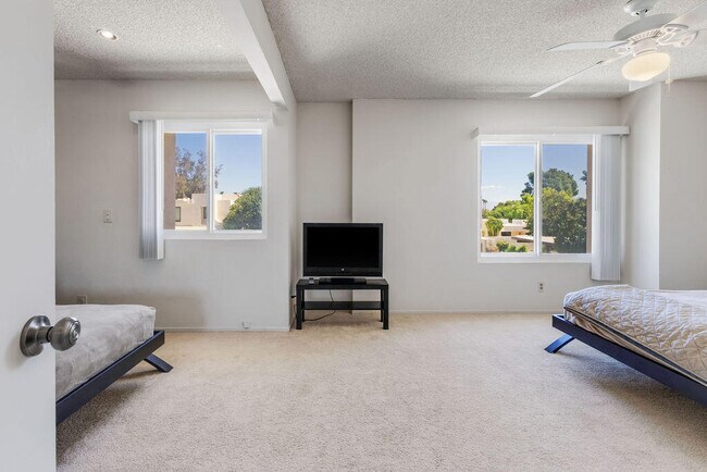 Building Photo - 48728 Desert Flower Dr