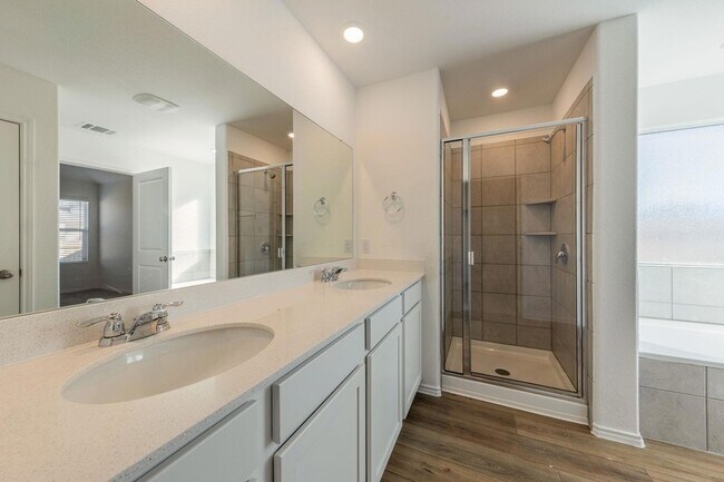 Building Photo - 602 Waterway Ave