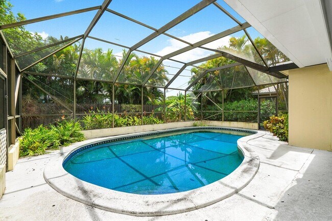 Building Photo - 222 Fairway W